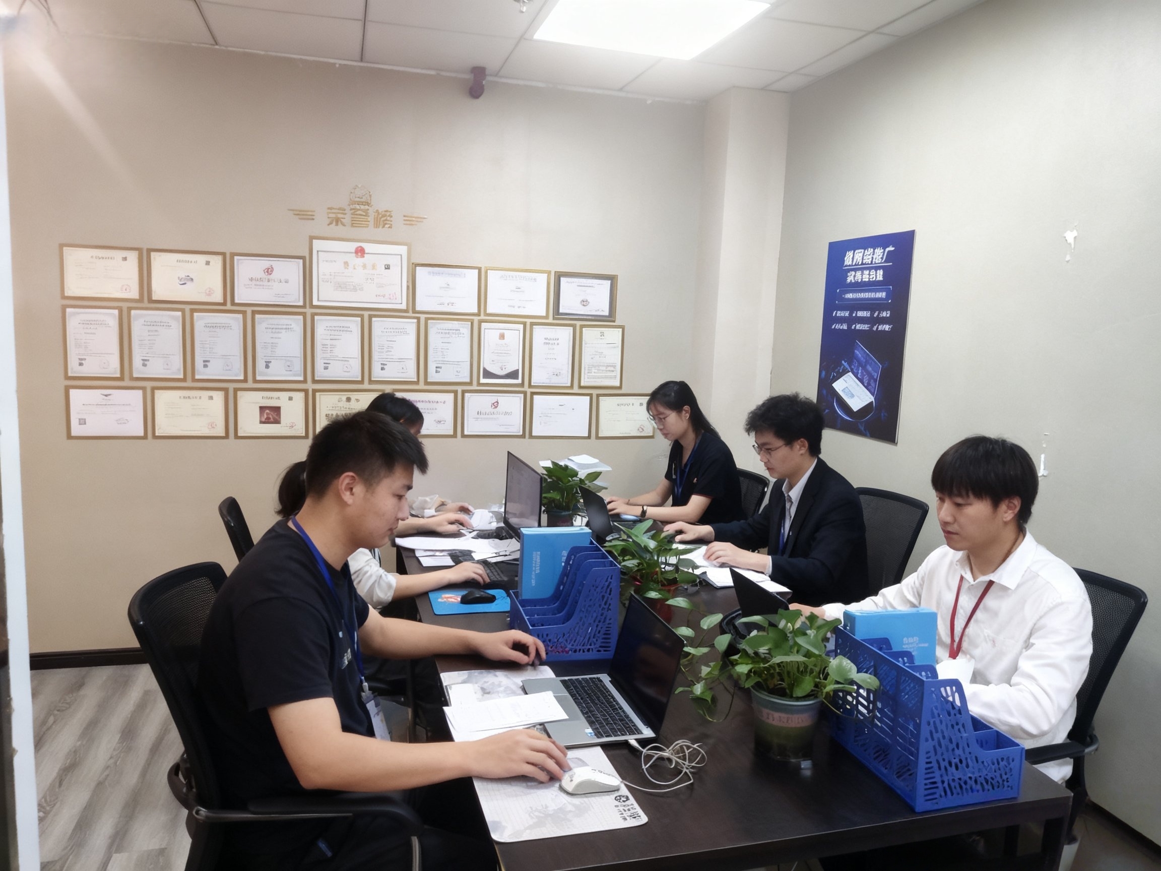 公司实拍展示：小程序页面视觉与信息结构